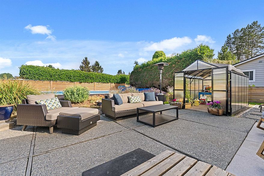 894 Eden Crescent