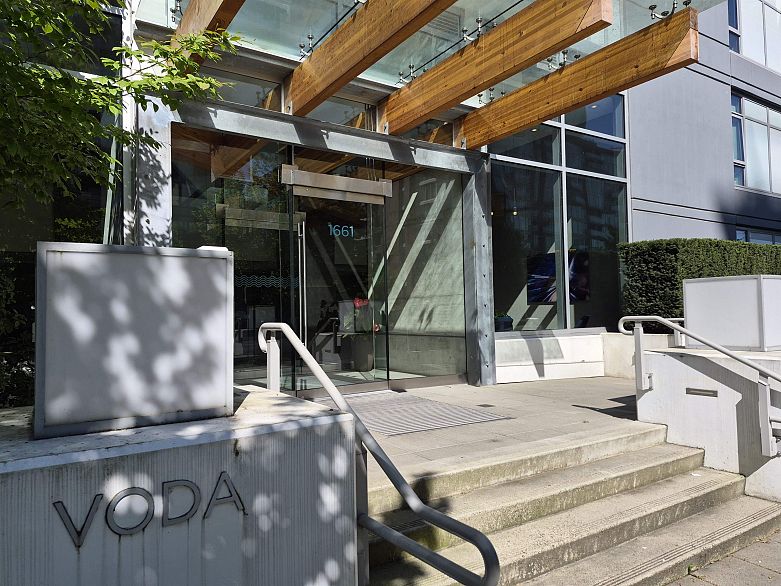 1402 1661 Quebec Street