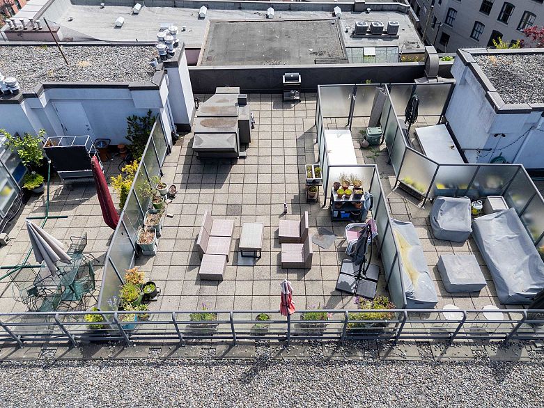301 28 Powell Street