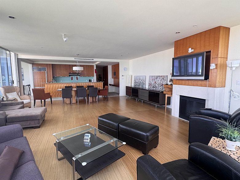 3101 1077 W Cordova Street
