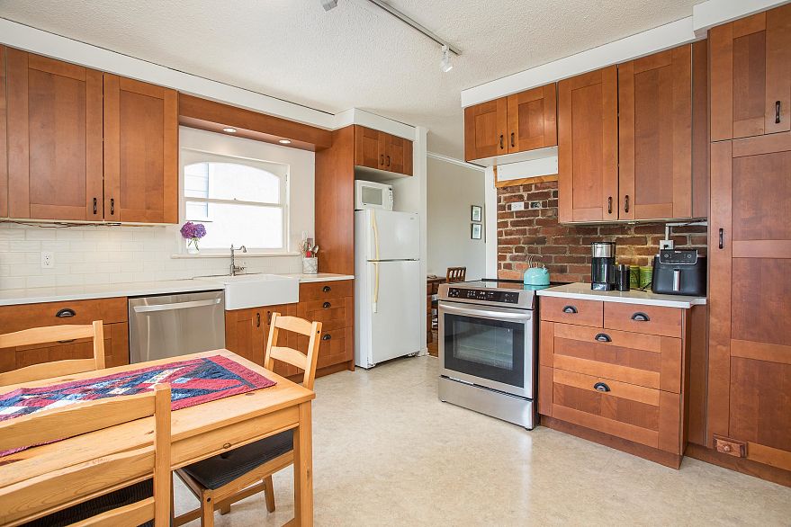 87 W 41st Avenue