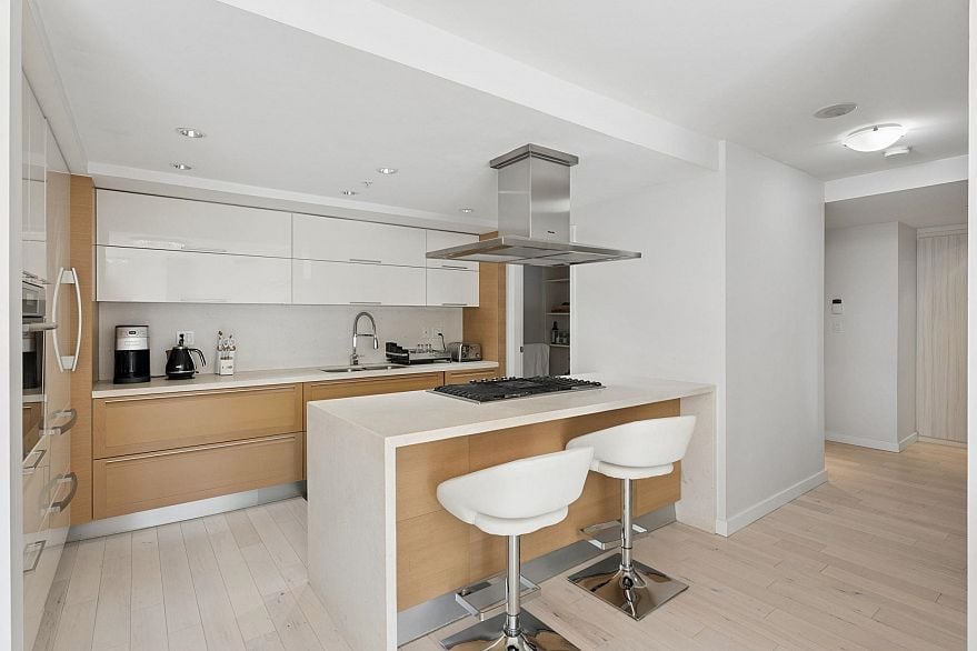 305 8 Smithe Mews