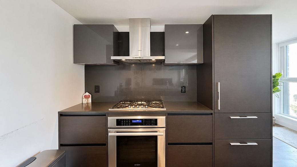 808 1561 W 57th Avenue