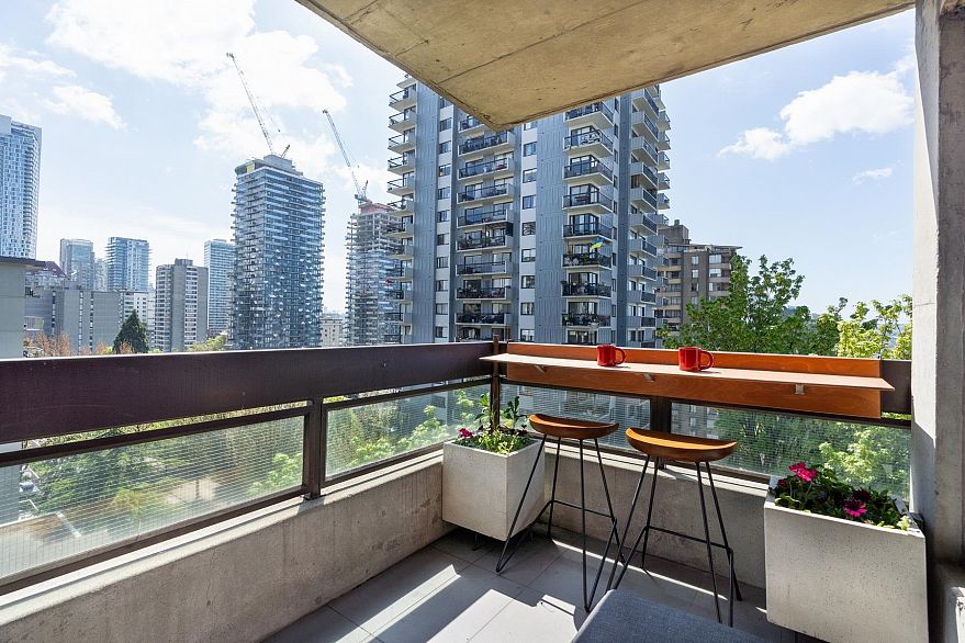 902 1165 Burnaby Street