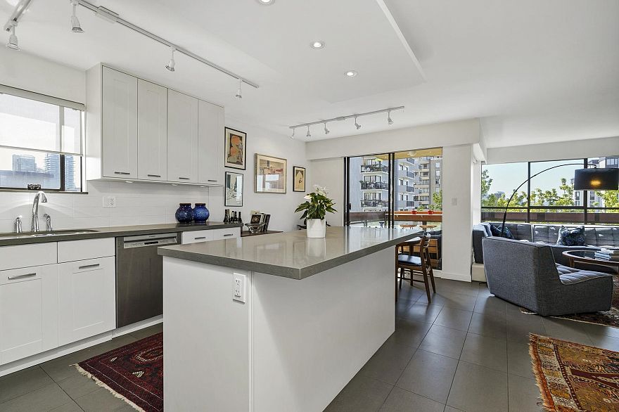 902 1165 Burnaby Street