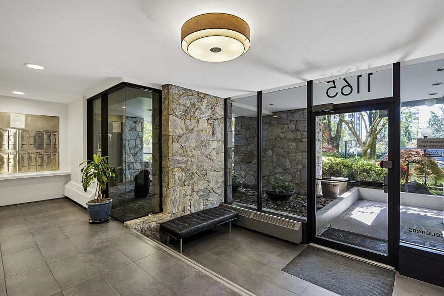 902 1165 Burnaby Street