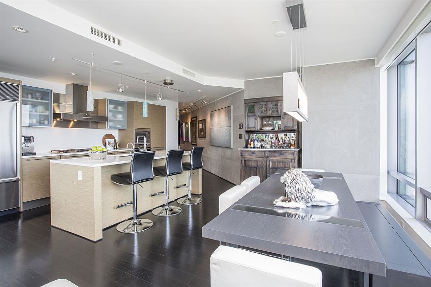 3402 1111 Alberni Street