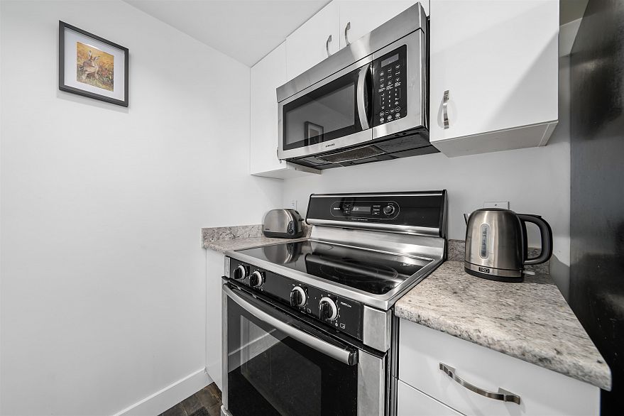 1908 1060 Alberni Street