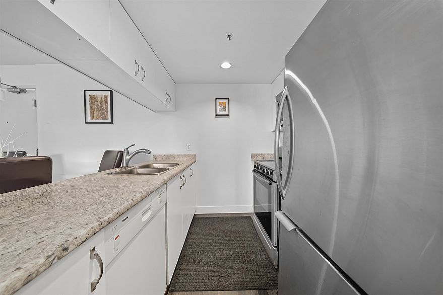 1908 1060 Alberni Street