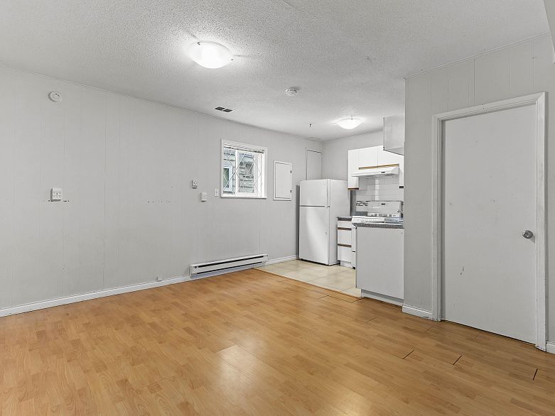3369 Price Street
