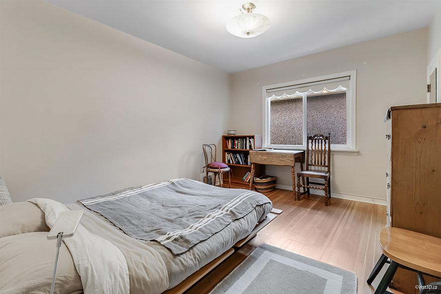 4 E 46th Avenue
