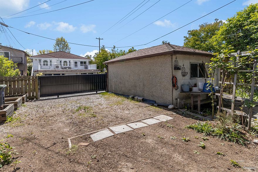 4 E 46th Avenue