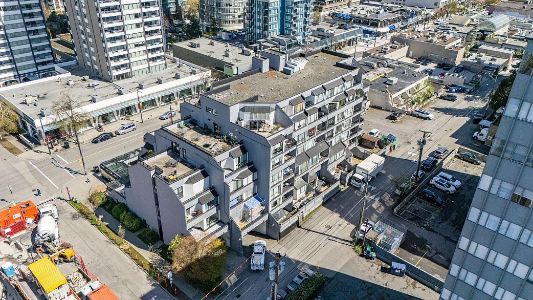 201 1270 Robson Street