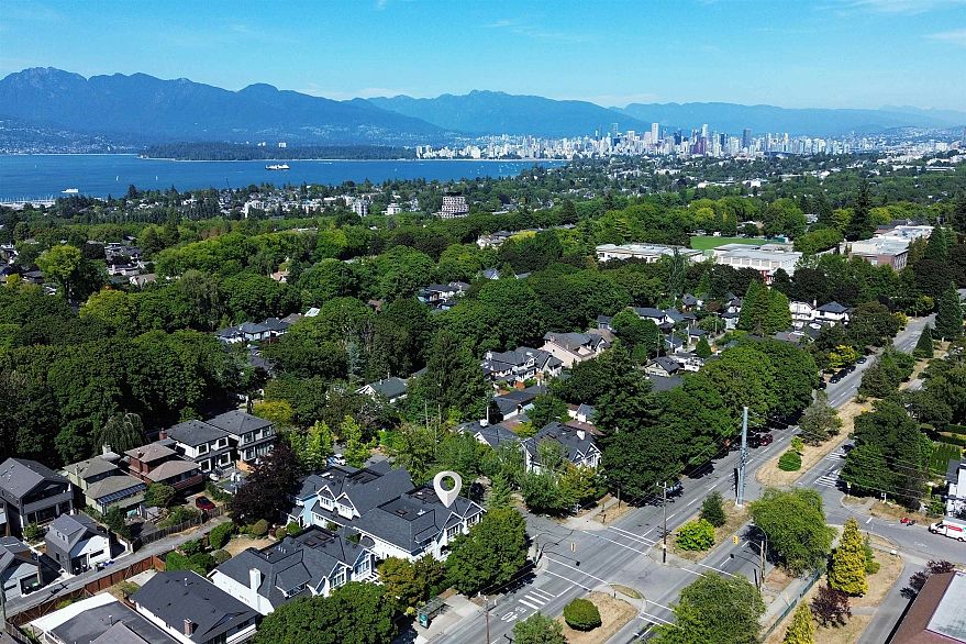 W102 3189 Camosun Street