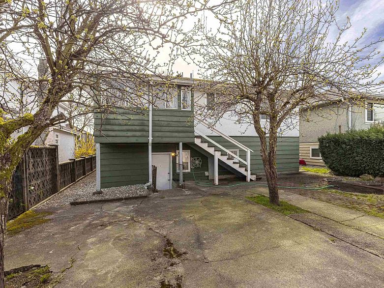 3369 Price Street