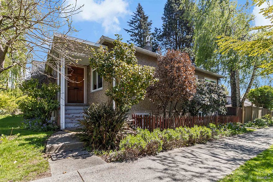 4 E 46th Avenue