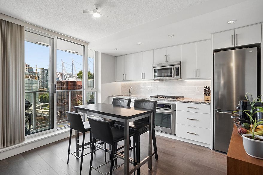 2201 918 Cooperage Way