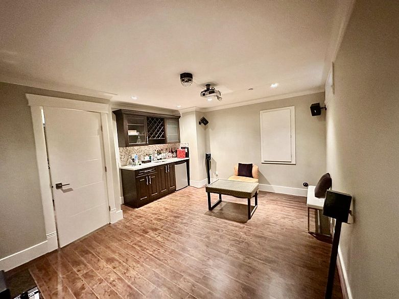 7689 Jasper Crescent