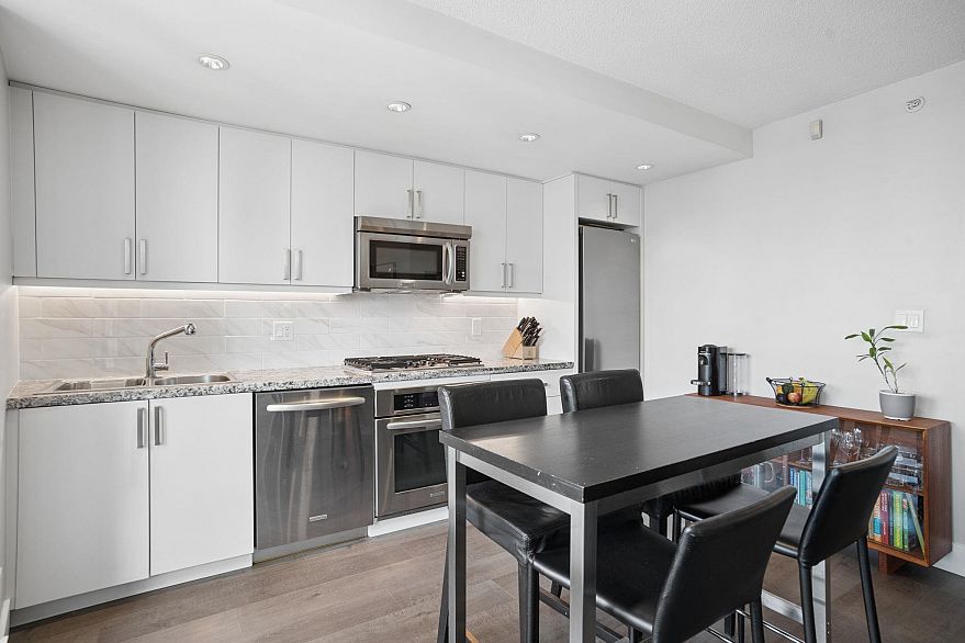 2201 918 Cooperage Way