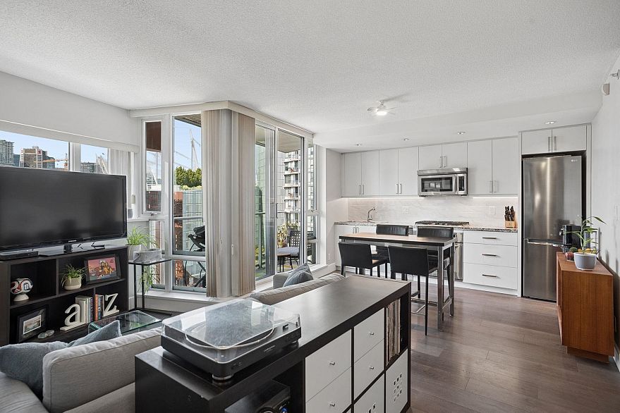 2201 918 Cooperage Way