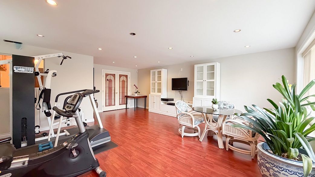 6462 Nanaimo Street