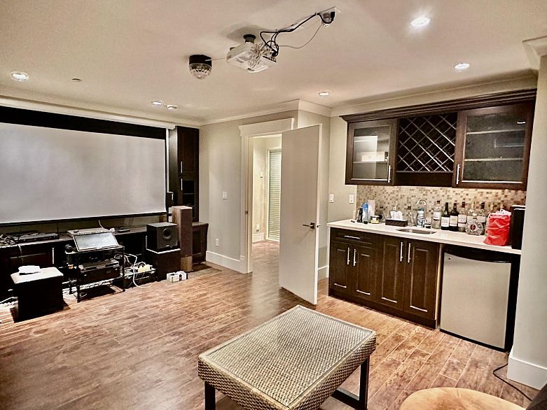 7689 Jasper Crescent