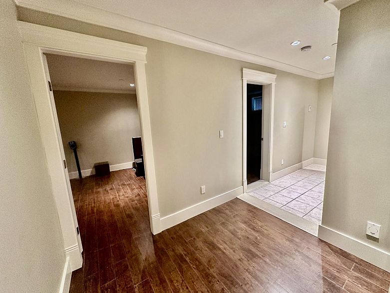 7689 Jasper Crescent