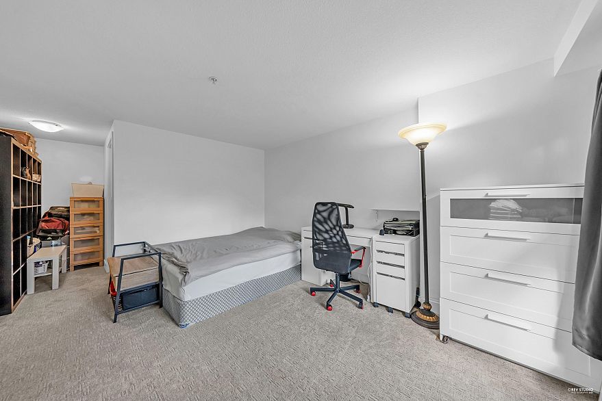 103 5692 Kings Road