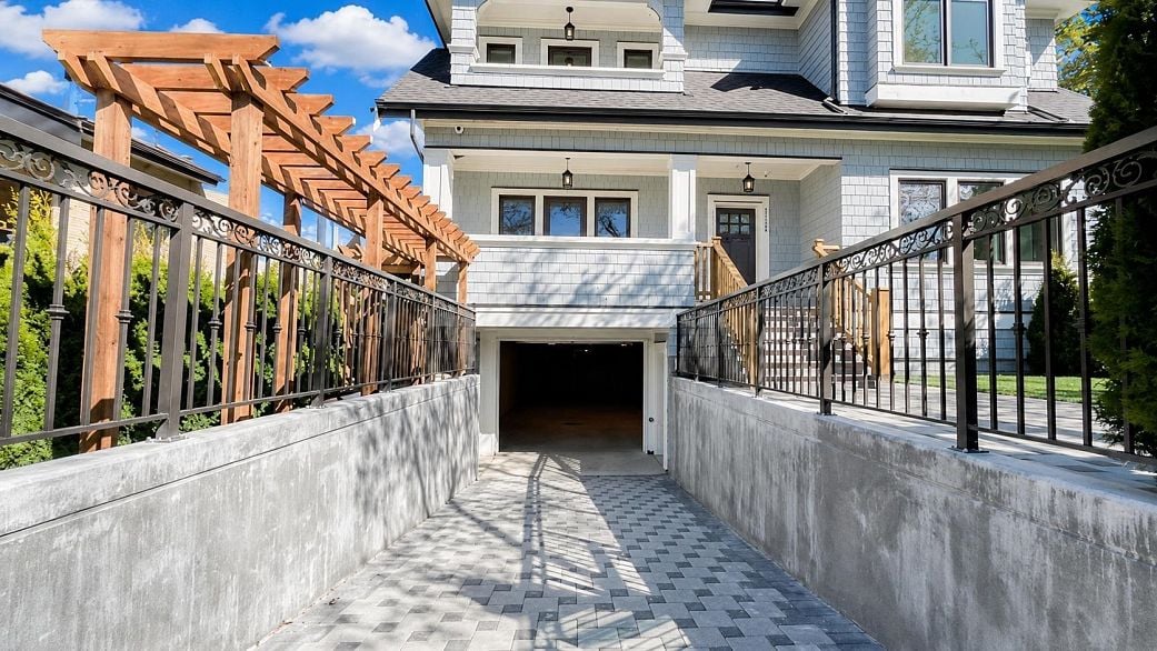 2373 W 7th Street