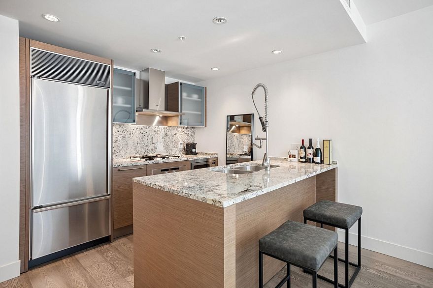 1804 1111 Alberni Street