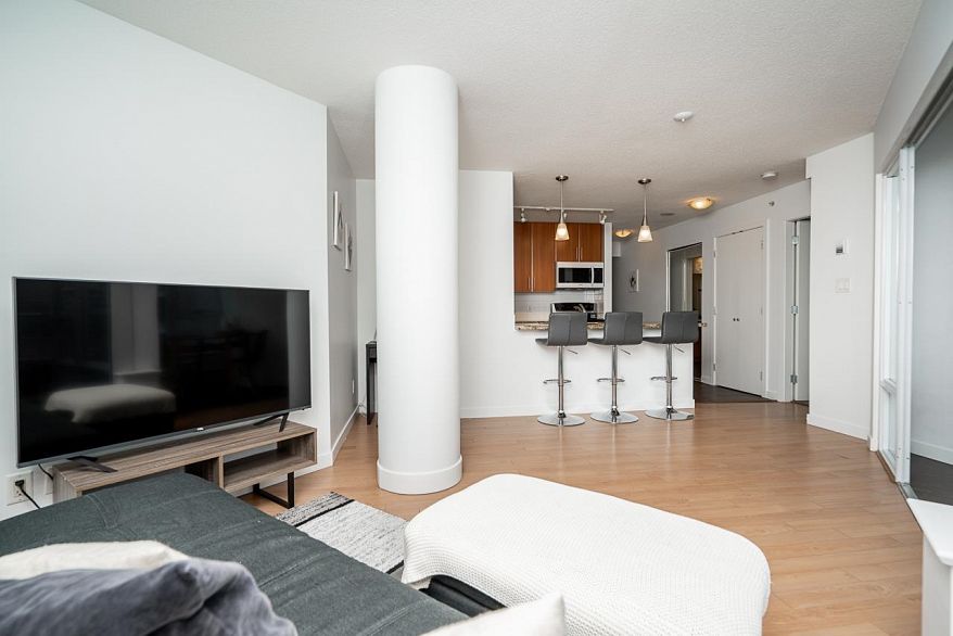 806 58 Keefer Place