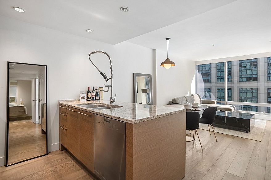 1804 1111 Alberni Street
