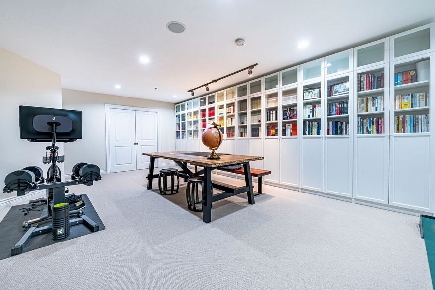 6386 Larkin Drive
