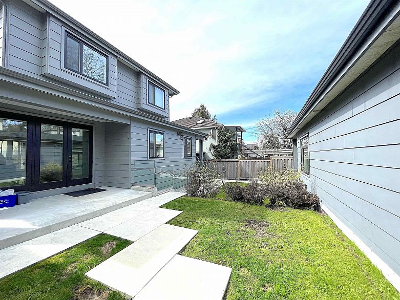 1633 SE Marine Drive