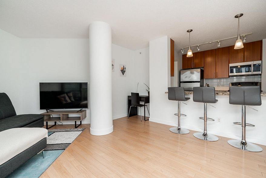 806 58 Keefer Place