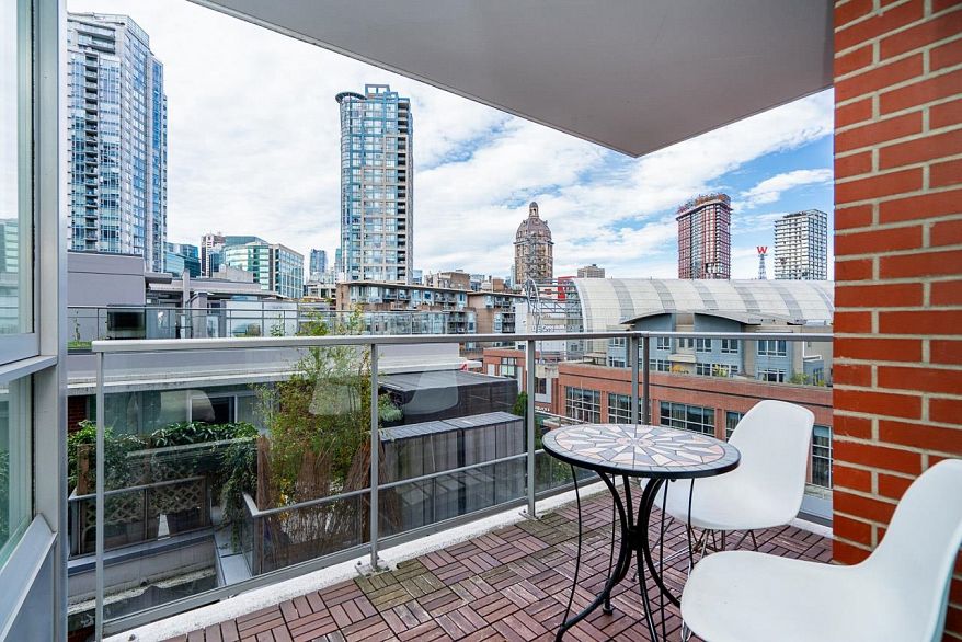 806 58 Keefer Place