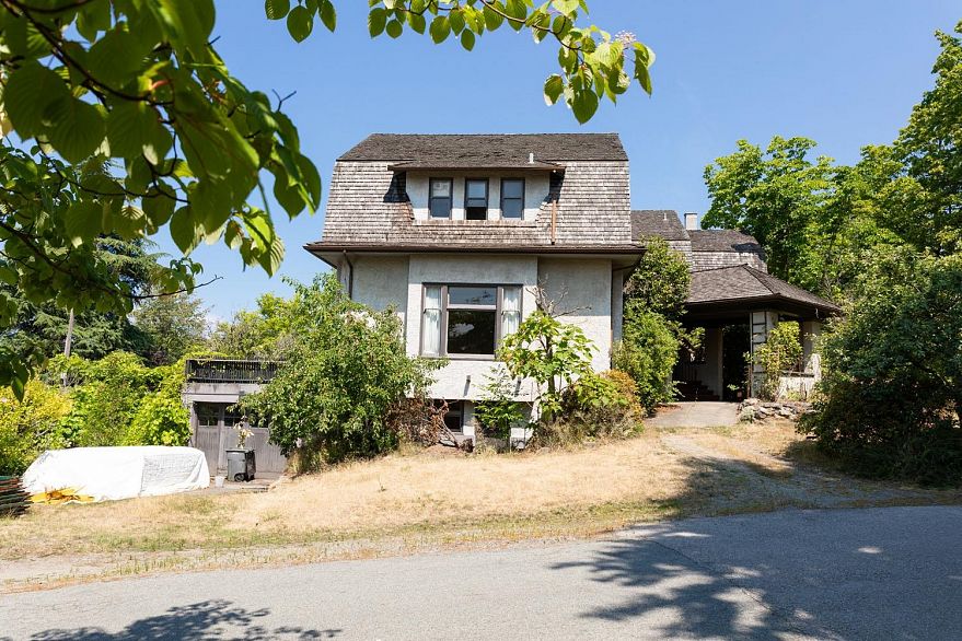 4987 Connaught Drive