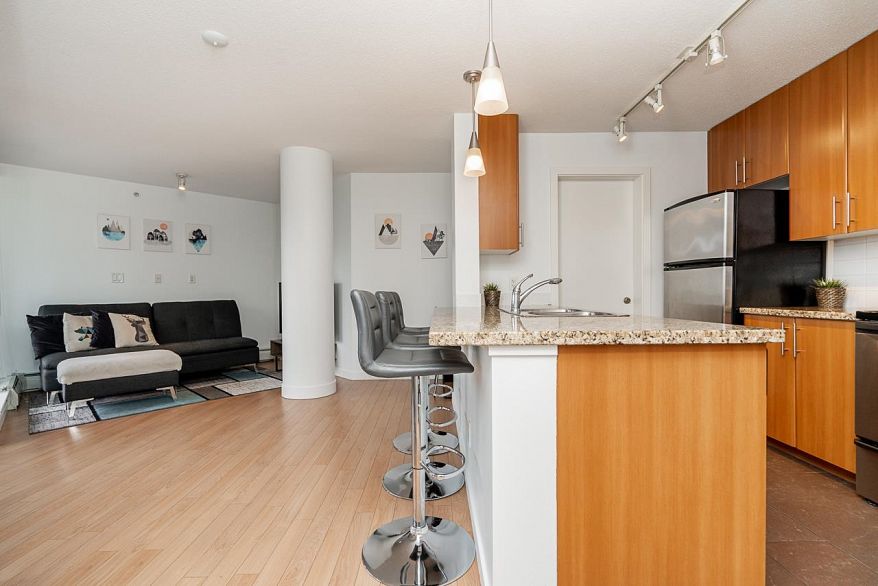 806 58 Keefer Place
