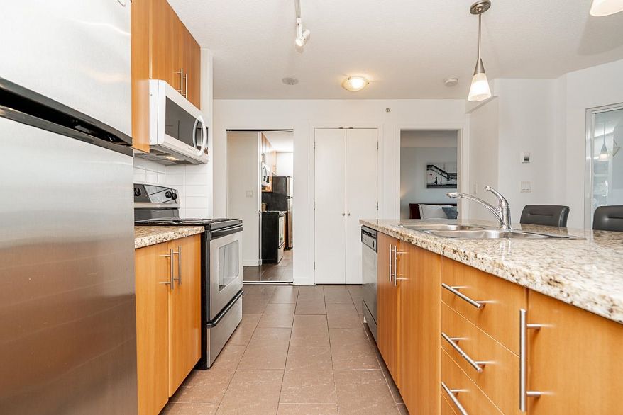 806 58 Keefer Place