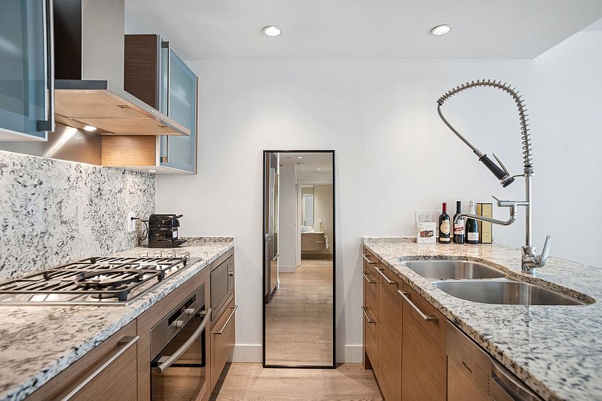 1804 1111 Alberni Street