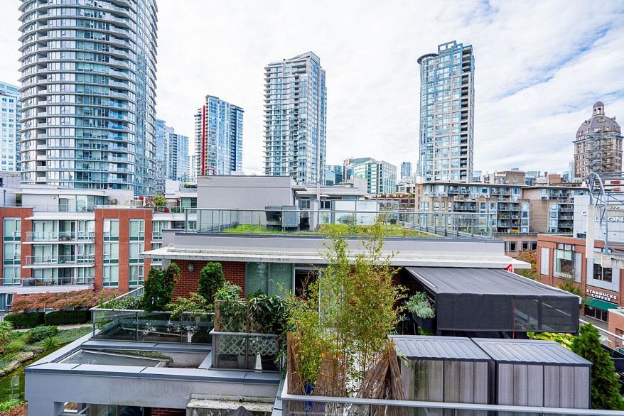 806 58 Keefer Place