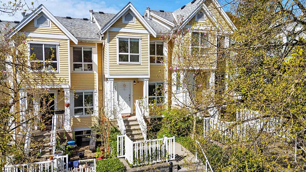 8433 Jellicoe Street