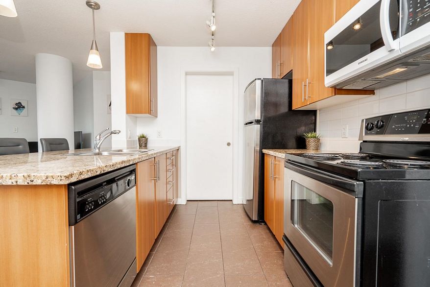 806 58 Keefer Place