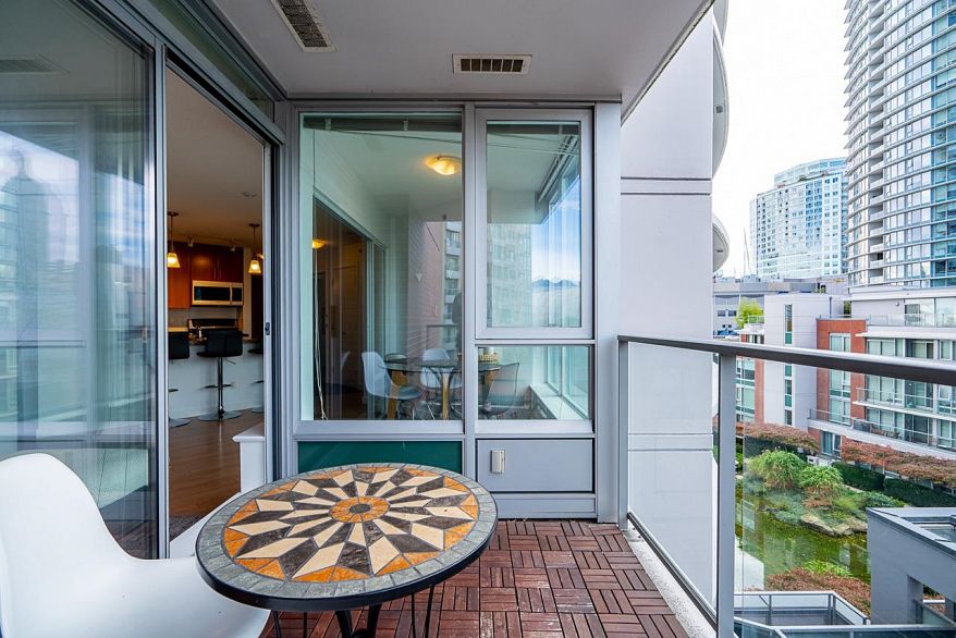 806 58 Keefer Place