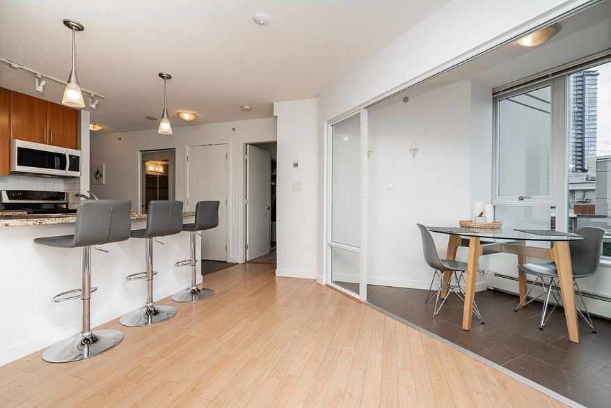 806 58 Keefer Place