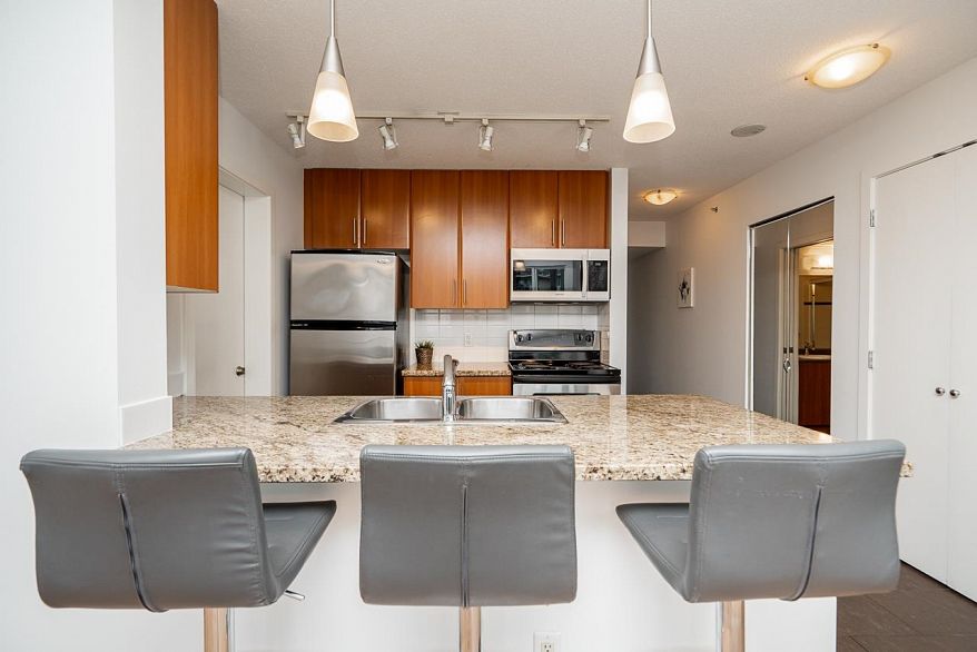 806 58 Keefer Place