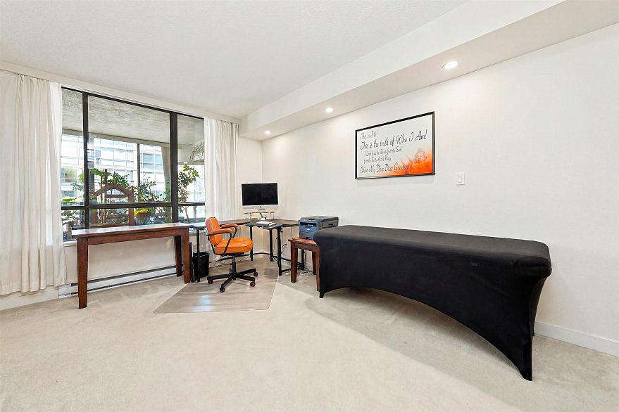 1601 738 Broughton Street