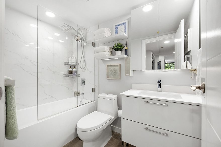 304 1003 Burnaby Street