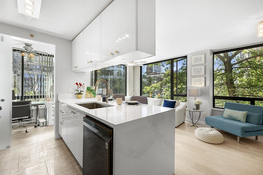 304 1003 Burnaby Street