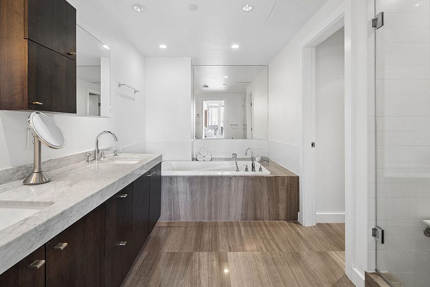 1701 1372 Seymour Street